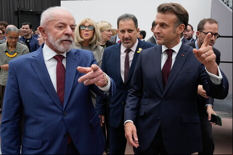 Lula e Macron durante visita do presidente brasileiro à França