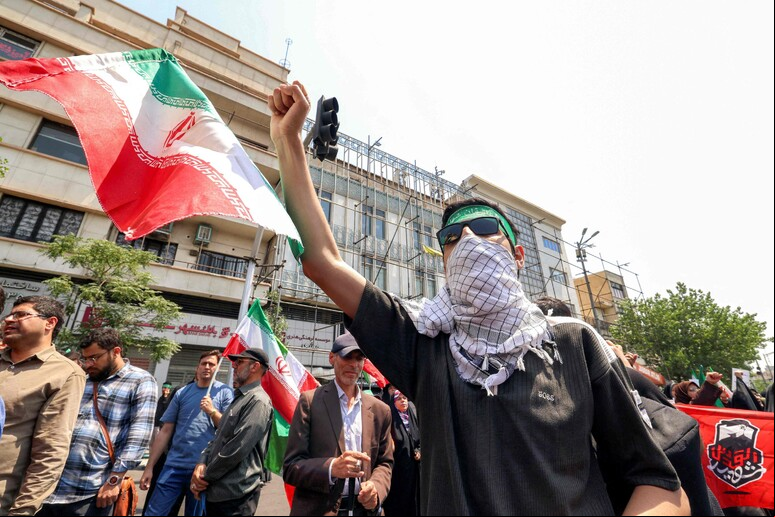 Manifestação no centro de Teerã contra ataques israelenses © ANSA/AFP